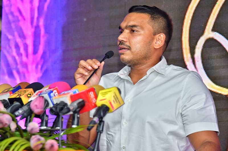 'රටෙන් බාගයක් බඩගින්නේ; හැබැයි 75%ක් ජනාධිපතිට කැමතිලු' - ආණ්ඩුවේ තක්සේරු ගැන නාමල්ගෙන් ප්රශ්න කිරීමක්!