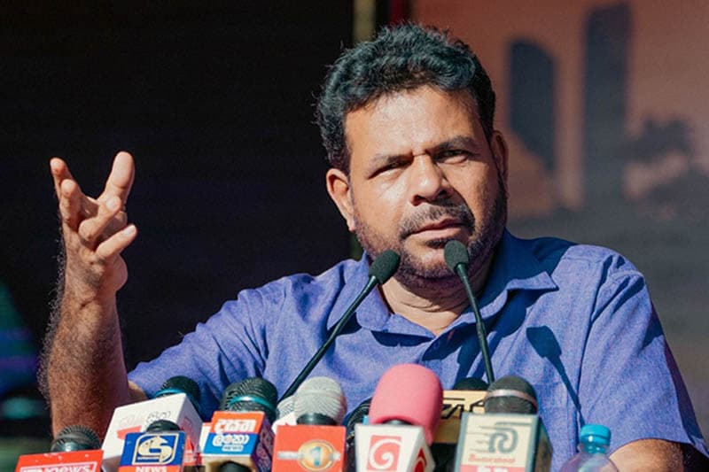 ඉරිච්ච කමිස ගලවා ගොවියා ස්මාර්ට් කරනවා - කෘෂිකර්ම නියෝජ්ය ඇමති