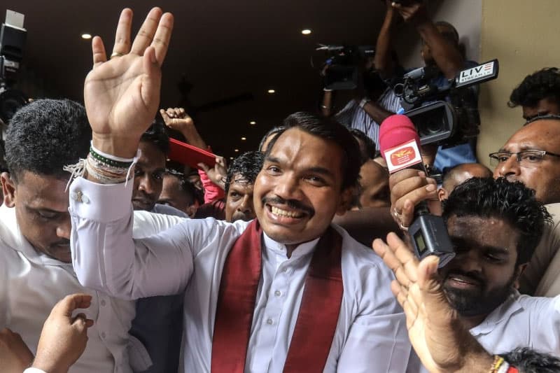 'ආණ්ඩුවේ වියරු දේශපාලන බලයට මා කිසිසේත් යටත් වන්නේ නැත' - සිරමැදිරියේ සිට නාමල්ගෙන් විශේෂ පණිවිඩයක්