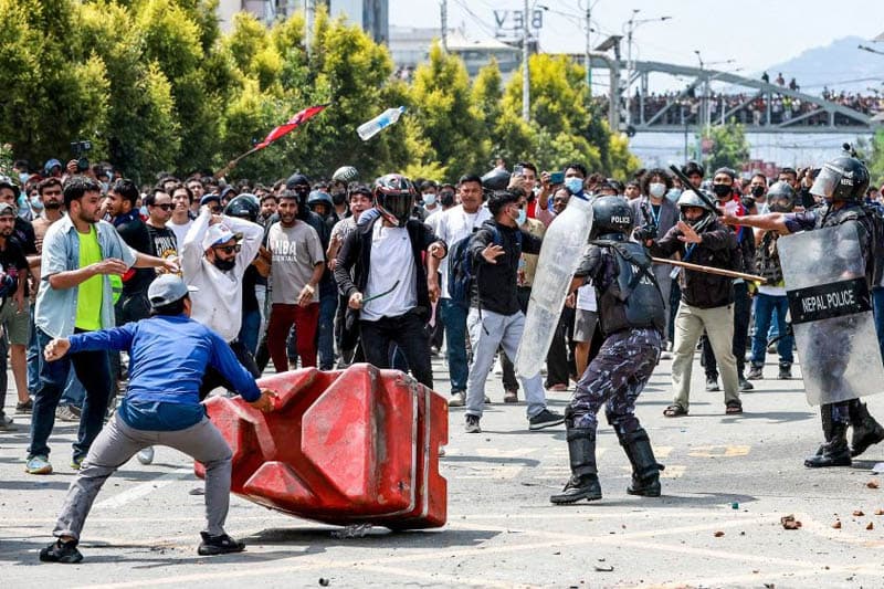 සමාජ මාධ්ය තහනම: ජීවිත 19ක් අහිමි වේ - Gen Z විරෝධතා හමුවේ නේපාල රජය පසුබසී