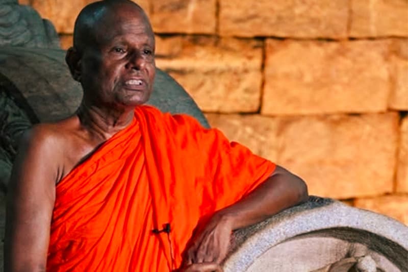 බාලවයස්කාර දැරියක දූෂණය කළ බවට චෝදනා ලැබූ අටමස්ථානාධිපති හිමියන් ගැන මල්වතු පාර්ශවය ‘බලන් ඉමු’ ප්රතිපත්තියක!