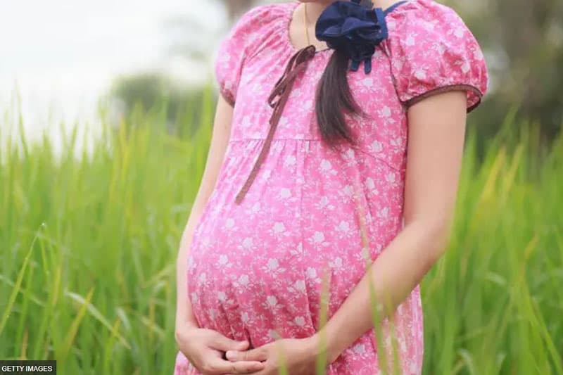 ශ්රී ලංකාවේ සිදුවන ළමා ගැබ් ගැනීම්: 2024 වසරේ දී වාර්තා වූ 'ළමා මව්වරුන්' අතර වයස අවුරුදු 10ක දැරියක්