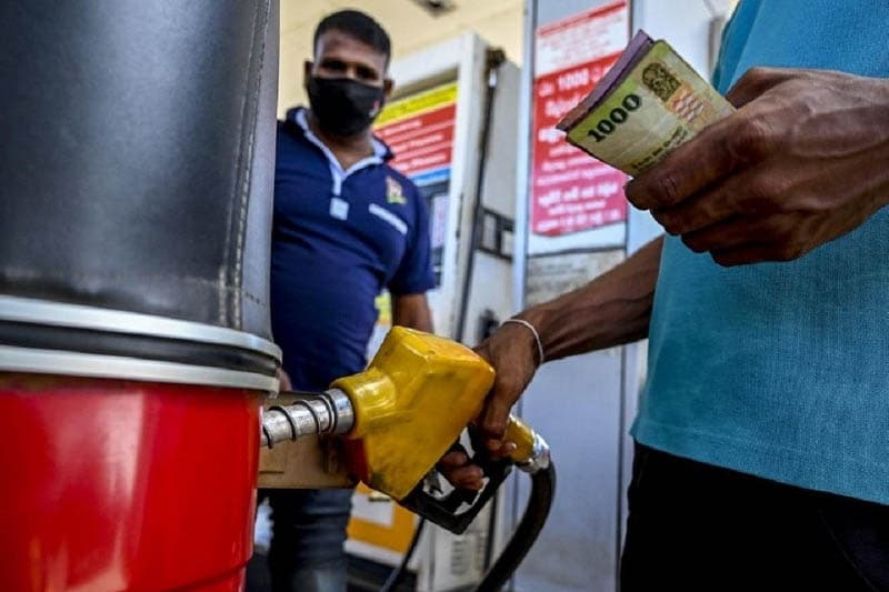 සියලු ඉන්ධන ගාස්තු නැවතත් ඉහළට : පෞද්ගලික බස් රථ ධාවනය අද (22) ඇනහිටින ලකුණු !