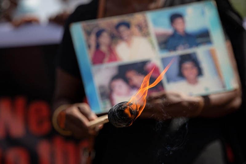 සංහිඳියාවේ මළගම සහ හානිපූර්ණ කාර්යාලයේ මිලිටරි හස්ත! | Vimukthi Dushantha