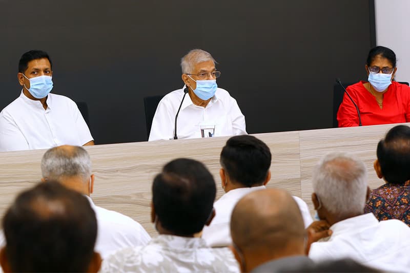 සන්ධාන දේශපාලනයෙන් මිස තනි ගමනක් නෑ: එජාප ප්රතිසංවිධානය මැද රනිල්ගෙන් නව දේශපාලන ඇමතුමක්!