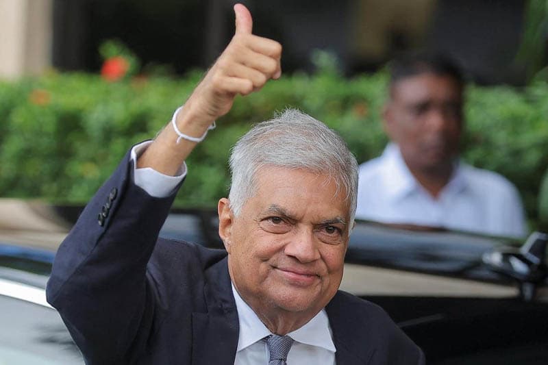 මේ වෙලාවෙ සජිත්/අනුර නෙමෙයි; රනිල් තමයි - (අජිත් පැරකුම් ජයසිංහ)