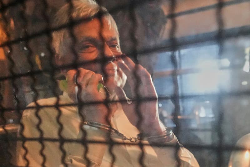 'නිර්ධන + නිර්ප්රභූ දේශපාලන සන්ධානයක්' | මහාචාර්ය චරිත හේරත්
