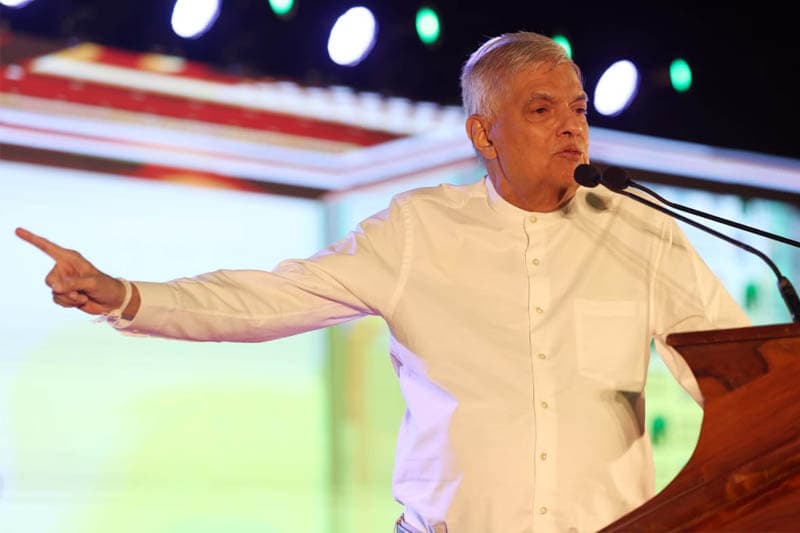 මම ලන්ඩනයෙන් අරන් ආවෙ මොනවද අහන්න කලින් අනුර ජර්මනියට ගිහින් මොනවද ගෙනාවෙ කිව්වා නම් - රනිල් වික්රමසිංහ
