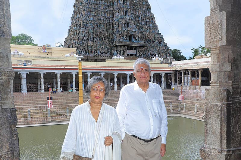 මීනාක්ෂි අම්මාන් කෝවිල වඳින්න ගිය රනිල් මාධ්ය ඇසු ප්රශ්නය මගහැර යයි !