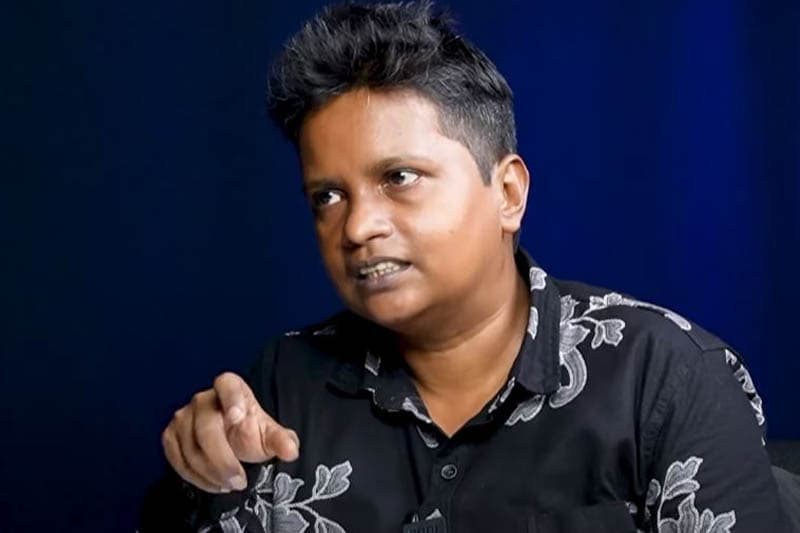 කුණු බක්කියට වැටුණු දේශපාළුවන් ගොඩ එන්න හදන විදිය දන්නව ද...? (වීඩියෝ)