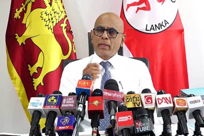 අනවශ්ය ගමන් බිමන් එපා! - ඉන්ධන පරිභෝජනය අවම කරන්න !! - තෙල් සංස්ථාවේ සභාපති