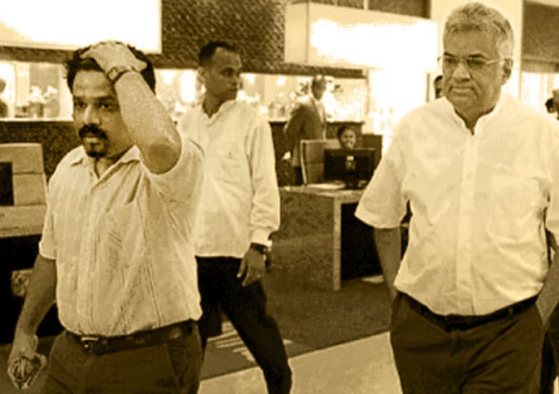 ජවිපෙ කලබල වුණොත් කොරොස් කටෙත් අත දාගන්න බැරිවෙයි - (අජිත් පැරකුම් ජයසිංහ)