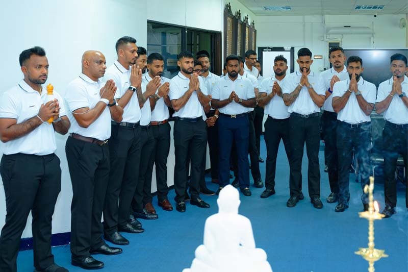 ODI තරග 3ක් සහ T20 තුන්කොන් තරගාවලියකට සහභාගි වීමට ශ්රී ලංකා කණ්ඩායම අද පාකිස්තානයට