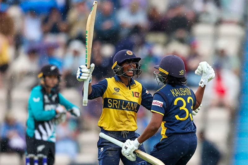ලෝක ශූරියන් දණ ගැස්සූ සිංහ ධේනුවෝ: කාන්තා ක්රිකට් පිටියේ අලුත් විප්ලවය