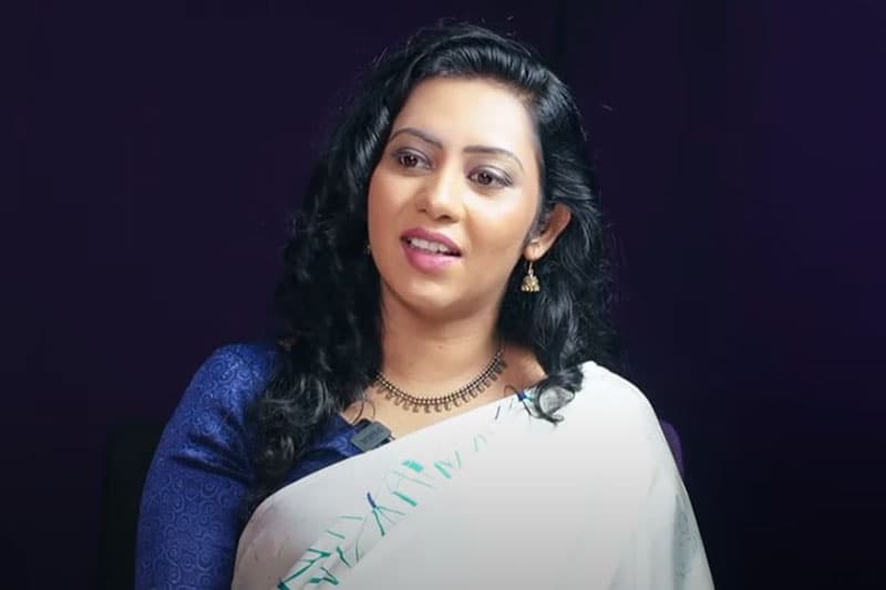 සංක්ෂිප්තව ලිවීම මගේ ලිවීමේ විලාසිතාවක් - ලේඛිකා තීෂ්යා දුල්මිණි - (වීඩියෝ)