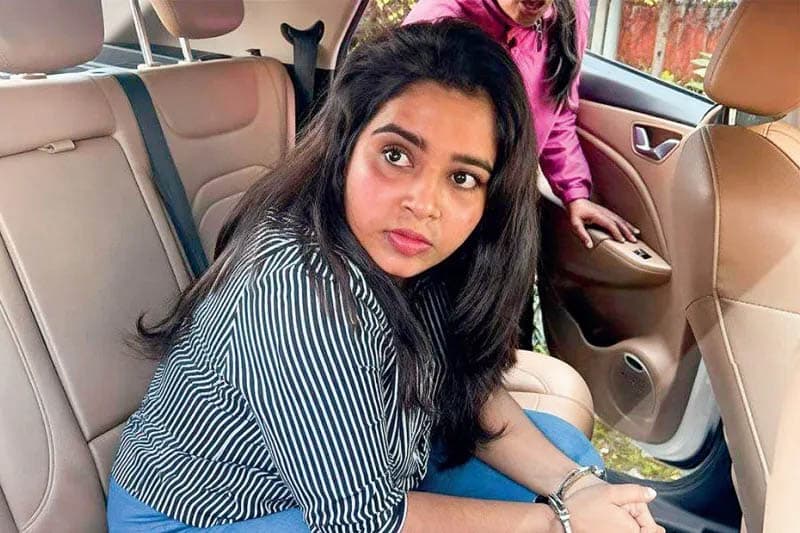 අපරාධයක ප්රේමණීය පැතිකඩ හෙවත් සෙව්වන්දියකට පෙම් බැඳීම | විජේපාල දිසානායක