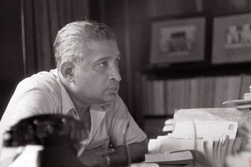 හිටපු අගමැති ඩඩ්ලි සේනානායක දැදිගම ආසනයේ නිවසකම යළි ඉපදිලා ? | තිලක් සේනාසිංහ
