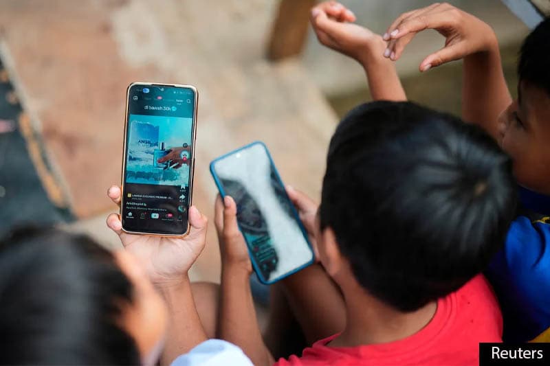 ඉන්දුනීසියාවේ මිලියන ගණනක බාල වයස්කාර සමාජ ගිණුම් තහනම්