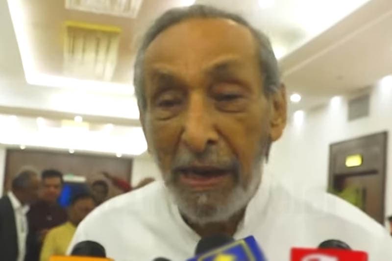 චරිතලාගේ ඩලස්ලාගේ මූණ බලාගෙනම, වාසු මාලිමාවේ ආණ්ඩුව ගැන කියපු කතාව