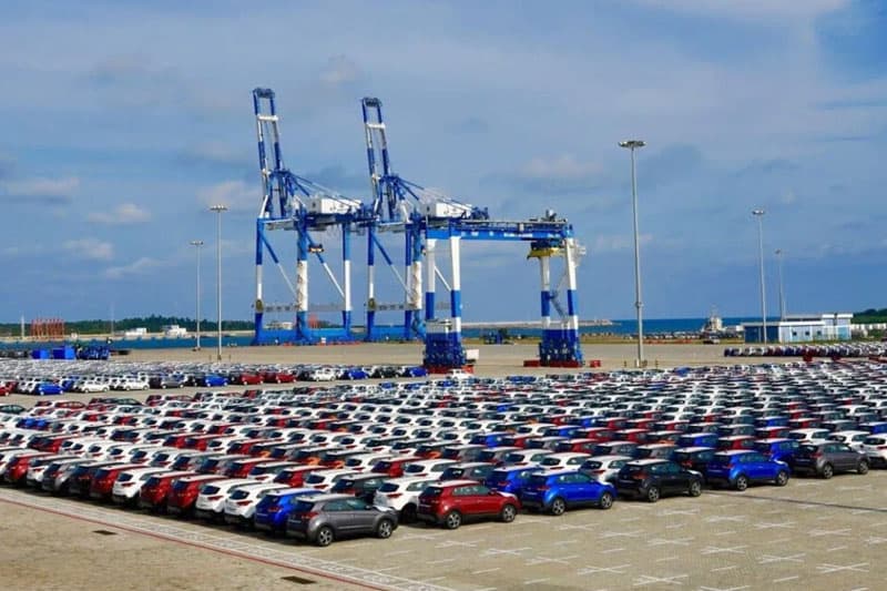 හම්බන්තොට වරායේ සිරවූ වාහන 1,000කට වැඩි ප්රමාණයක් වෙන්දේසි කිරීමට සැරසෙයි!