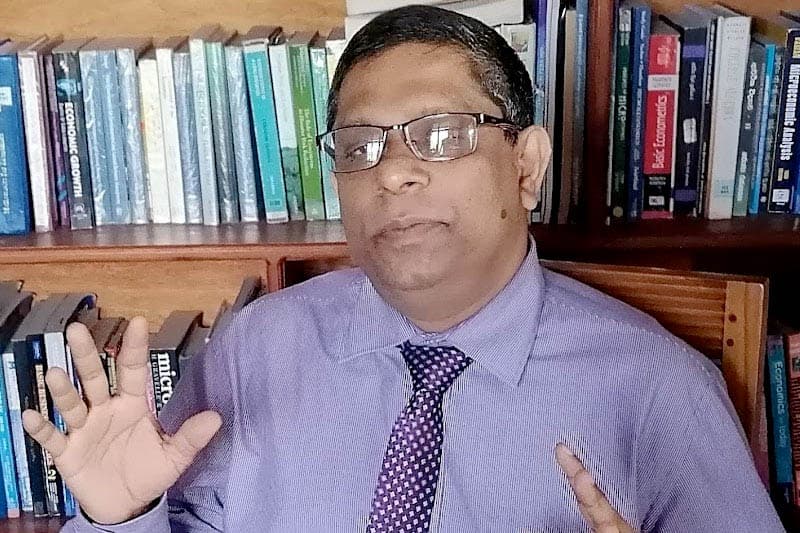 වෙළෙඳපොළේ වාහන රැකට් එකක් - මහාචාර්ය වසන්ත අතුකෝරළ
