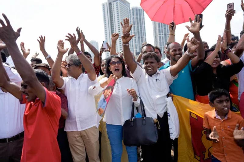 ලංකාවේ පද්ධතිමය වෙනසකට මාවත: සහාය දීමත්, සුපරීක්ෂාකාරිත්වයත් අවශ්යයි - (ලයනල් බෝපගේ)