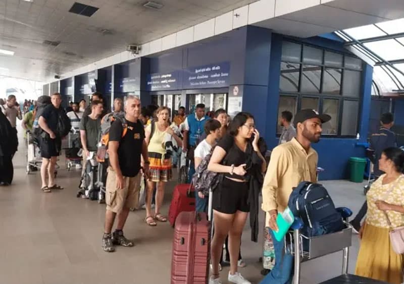 මගීන්ට හිසරදයක් වූ ශ්රී ලංකාවට පිවිසෙන රන් දොරටුව