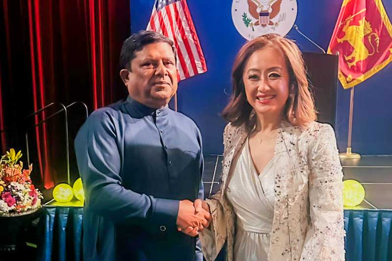 ජුලි චංග් රටින් යාමට පෙර වජිරගේ නිවසේ පැය දෙකක කතාබහක් !