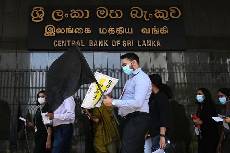 මහ බැංකුවේ කාර්යභාරය සහ මහ බැංකු සේවකයින්ගේ වේතනය