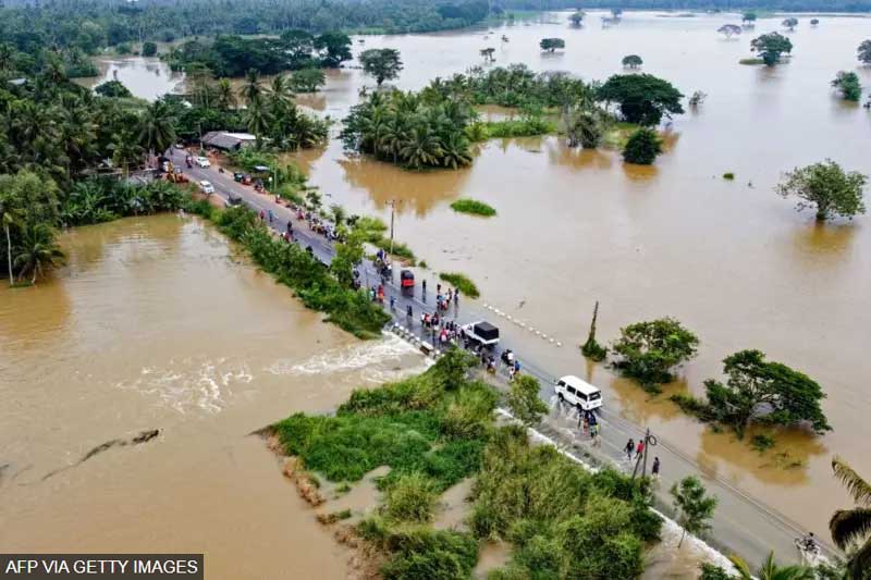 තද වැසි මැද ගංවතුර අවදානමක්: ඉදිරි දින කිහිපයේ වැසි තත්ත්වය කෙබඳු ද?