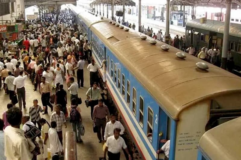 පැය 48ක දුම්රිය වර්ජනය මැදියම් රැයෙන් ඇරඹෙයි: මගී ප්රවාහනය අර්බුදයක