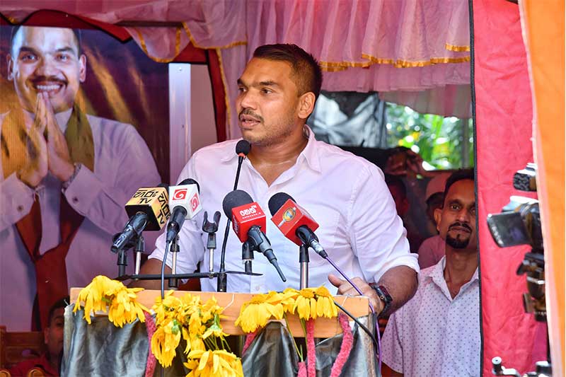 සමහරු ආණ්ඩුවට විරුද්ධව කටඋත්තර දුන්නම සියදිවි හානිකරගන්න තැනට ඇවිල්ලා - නාමල් රාජපක්ෂ