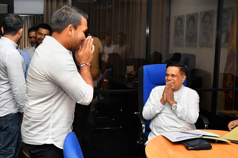 නාමල් ශ්රීලනිපයේ මුලස්ථානයට