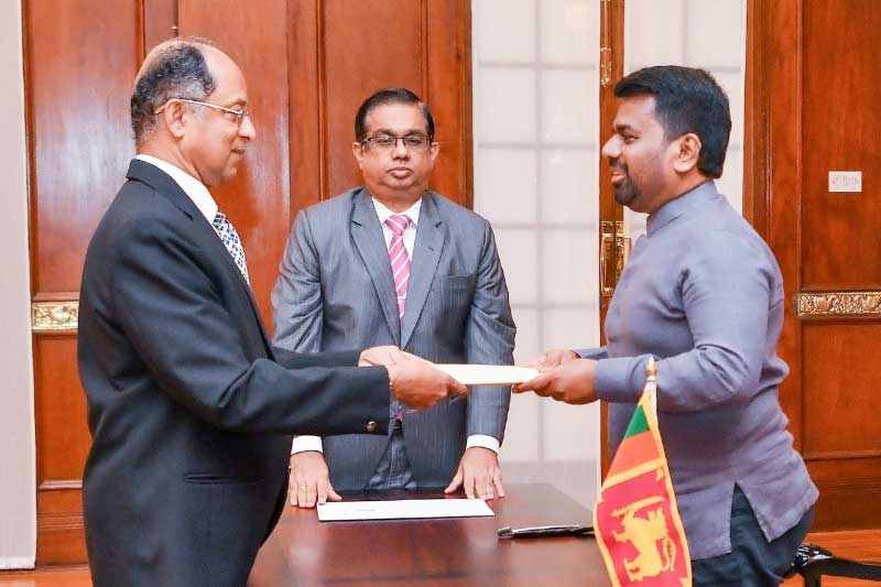 ගිහාන් හිමාන්ශු කුලතුංග ශ්රේෂ්ඨාධිකරණ විනිසුරුවරයෙකු ලෙස දිව්රුම් දෙයි