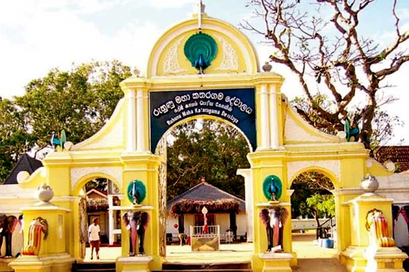 ජලගැලීම් මැද්දේ උණුසුම්වී ඇති කතරගම බස්නායක නිලවරණය