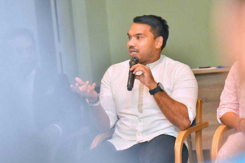 නාමල් සජිත්ව ඕවර්ටේක් කරයිද? | Mahesh Hapugoda