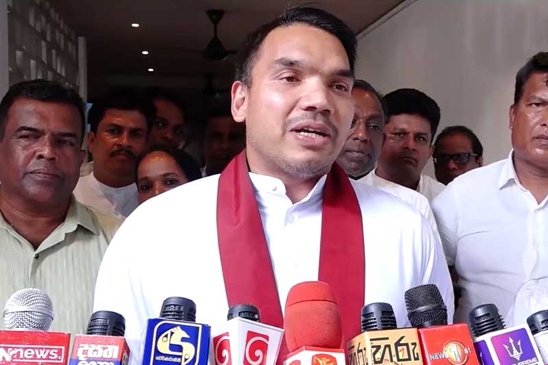 ගල්අඟුරු වංචාවට ජනපතිත් සම්බන්ධ බවට නාමල්ගෙන් චෝදනාවක්
