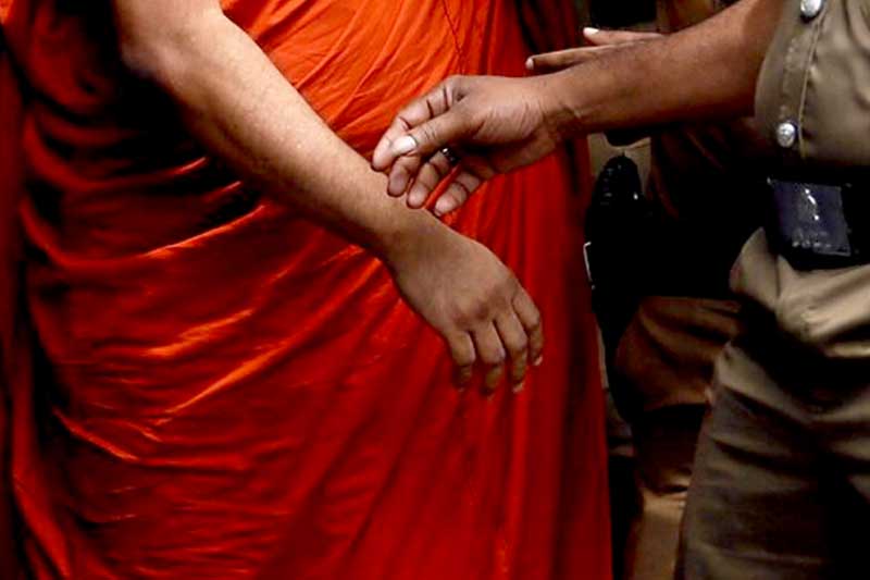 ප්රකට හිමිනමක් ළඟදීම ඇතුළට!