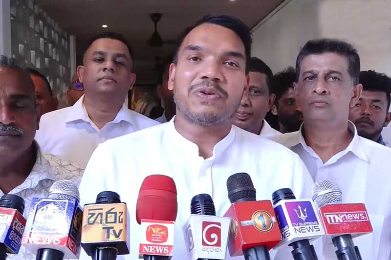වෘත්තිය සමිතිවලට ගහලා එලවන තැනට ආණ්ඩුව පරිවර්තනය වෙලා - නාමල් රාජපක්ෂ