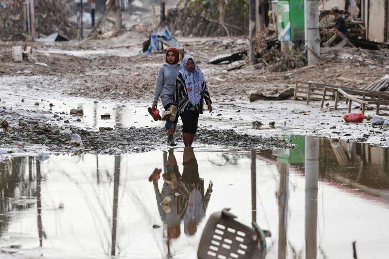 ඉන්දුනීසියාවේ කුණාටු විපත පෙර සුනාමිය සිහිගන්වන්නක්