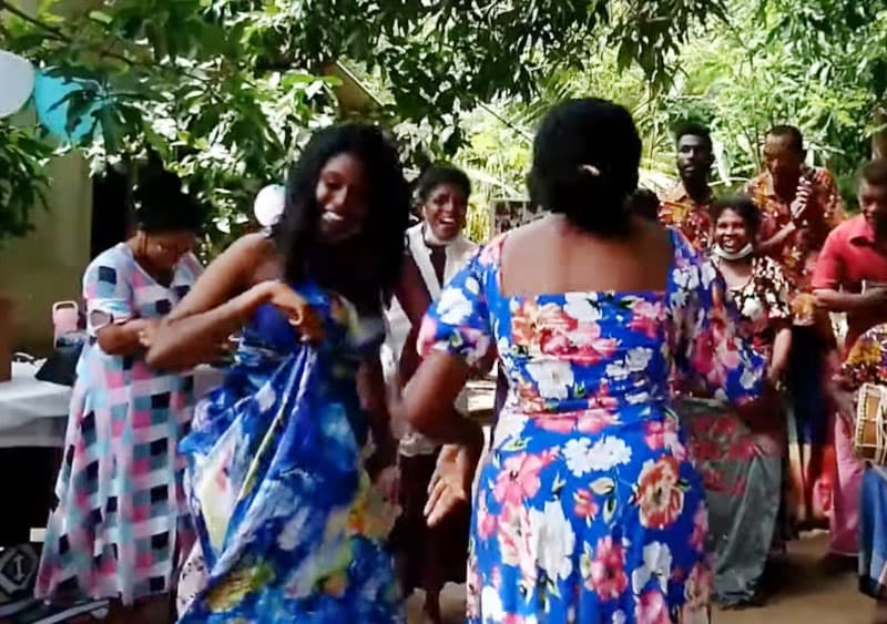 එමලියනා, ෂෙරීන් සහ දිනිති! - මව්බසත් අමතක වී යන කැෆර්වරුන්ගේ කලදවස - (හර්ෂා සුගතදාස)