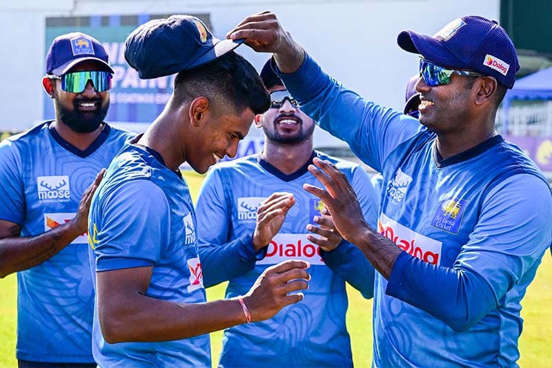 මංගල ටෙස්ට් ගැටුමේ දිවා ආහාරයේදී ඇෆ්ගනිස්තානය කඩුලු 2 ට ලකුණු 90 යි