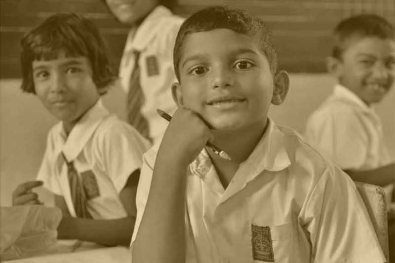 ආණ්ඩුව අධ්යාපන ප්රතිසංස්කරණ කරන්න ගිහින් ඇනගත්තු හැටි 'ස' හතරකින් | ඩලස් අලහප්පෙරුම