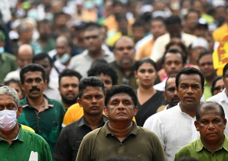 සජබ මන්ත්රීවරු පිරිසක් තීන්දුවක් ගන්න යයි !