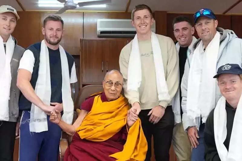 එංගලන්ත ක්රීඩකයන් හා දලයි ලාමා අතර හමුවක්