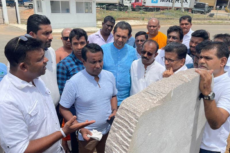 දඹුල්ලේ උෂ්ණත්ව පාලිත කෘෂිකර්ම ගබඩාවේ ලයිට් කපලා ! - විපක්ෂයේ නිරීක්ෂණ චාරිකාවක දී අනාවරණය වේ