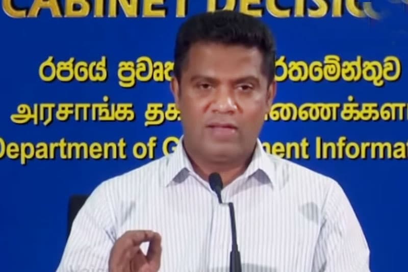ව්යවස්ථාදායක සභාව සීමාව ඉක්මවා ගිහින් - කැබිනට් ප්රකාශක
