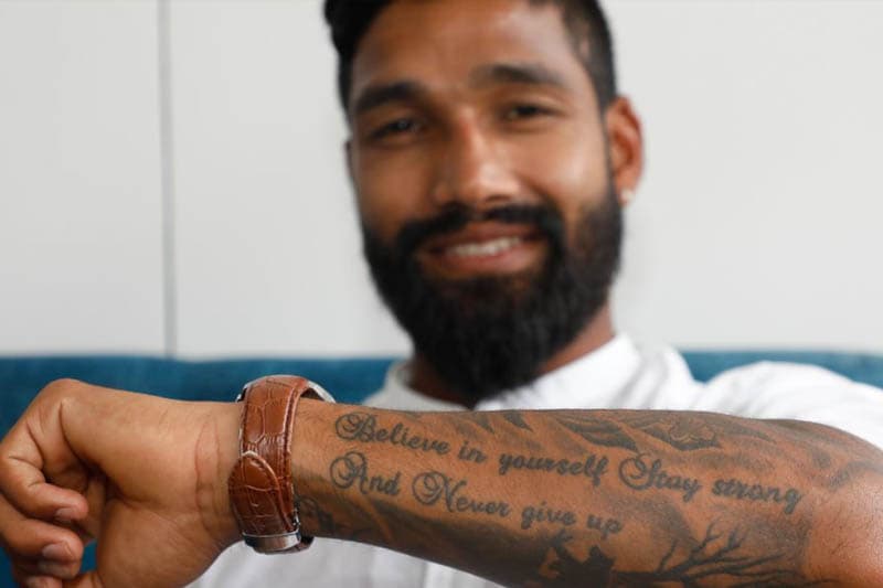 ලෝක කුසලාන පන්දු යවන්නන්ට මාංචු දැමීමට මාන බලන පොලිස්කාරයා