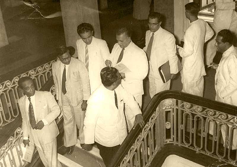 පාර්ලිමේන්තු මන්ත්රී ඇඳුම් පුරාණය - (කීර්ති තෙන්නකෝන්)