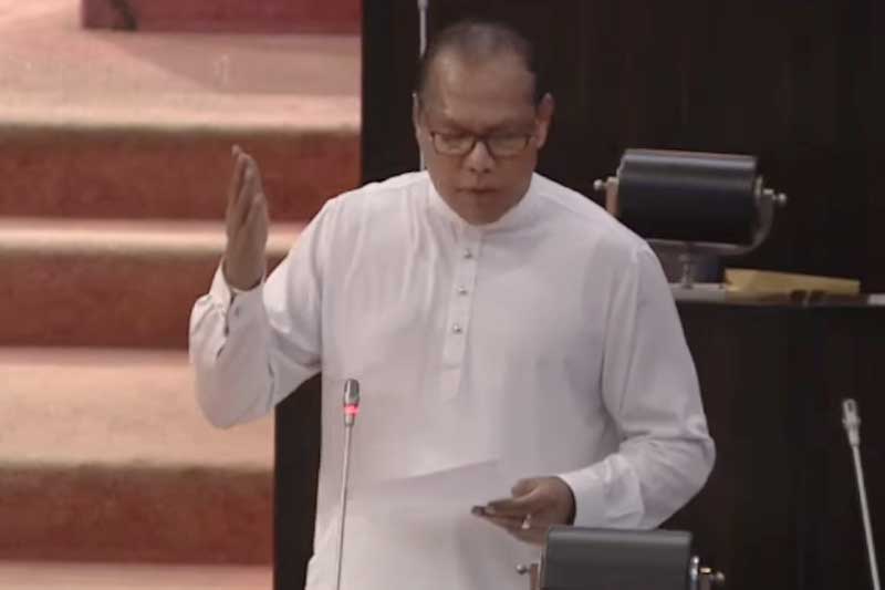 මන්ත්රී දයාසිරි අගමැතිනියට තුති පුදයි !